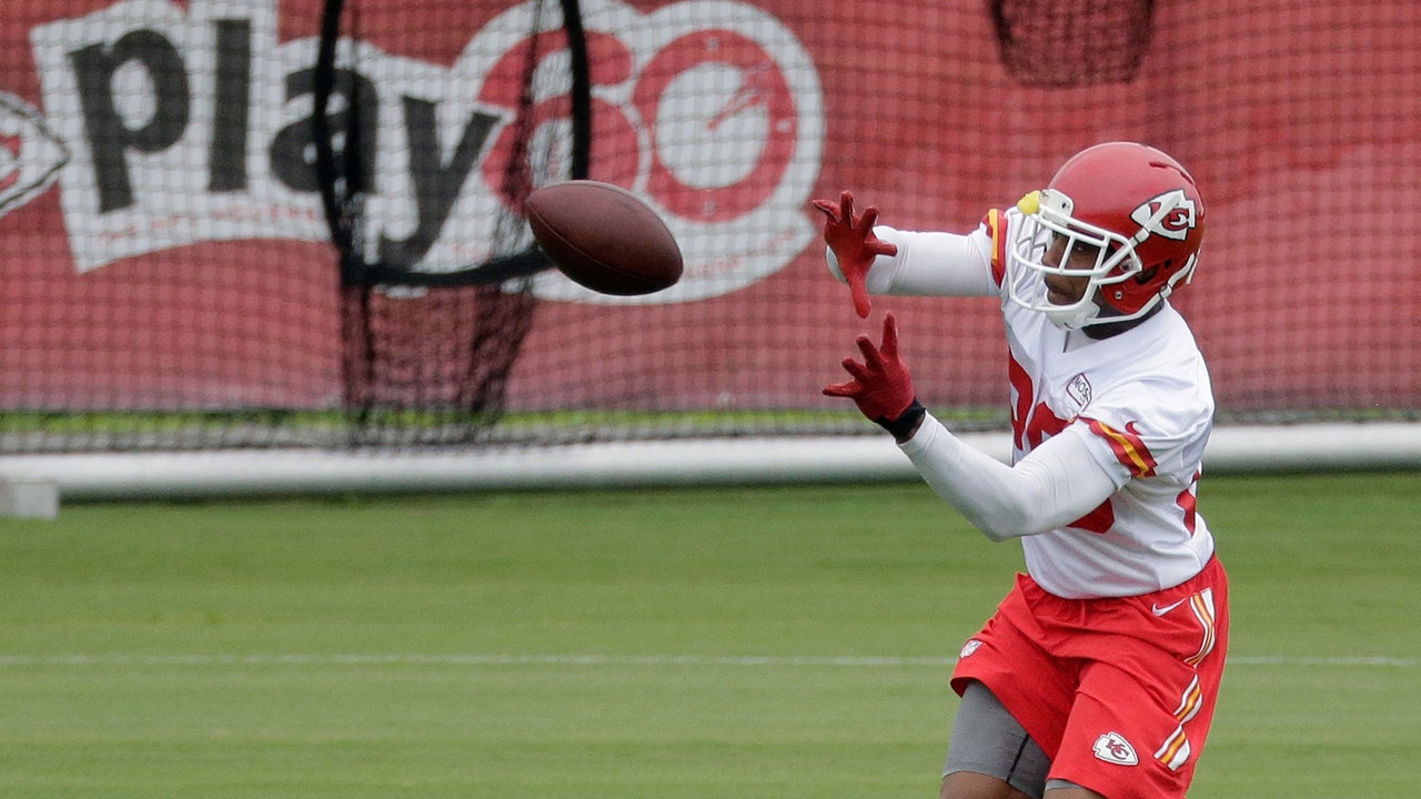 #BerryStrong: Chiefs' Pro Bowl safety back at practice after cancer fight